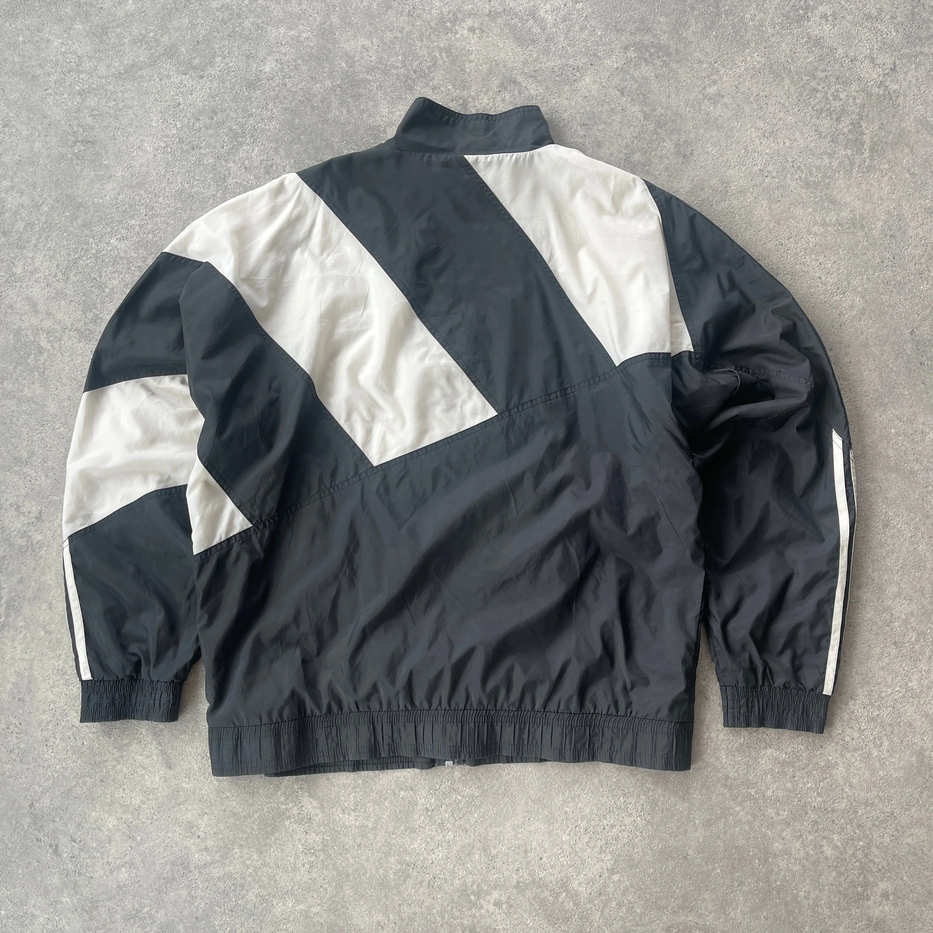 Adidas 1990s lightweight embroidered spellout shell jacket (M)