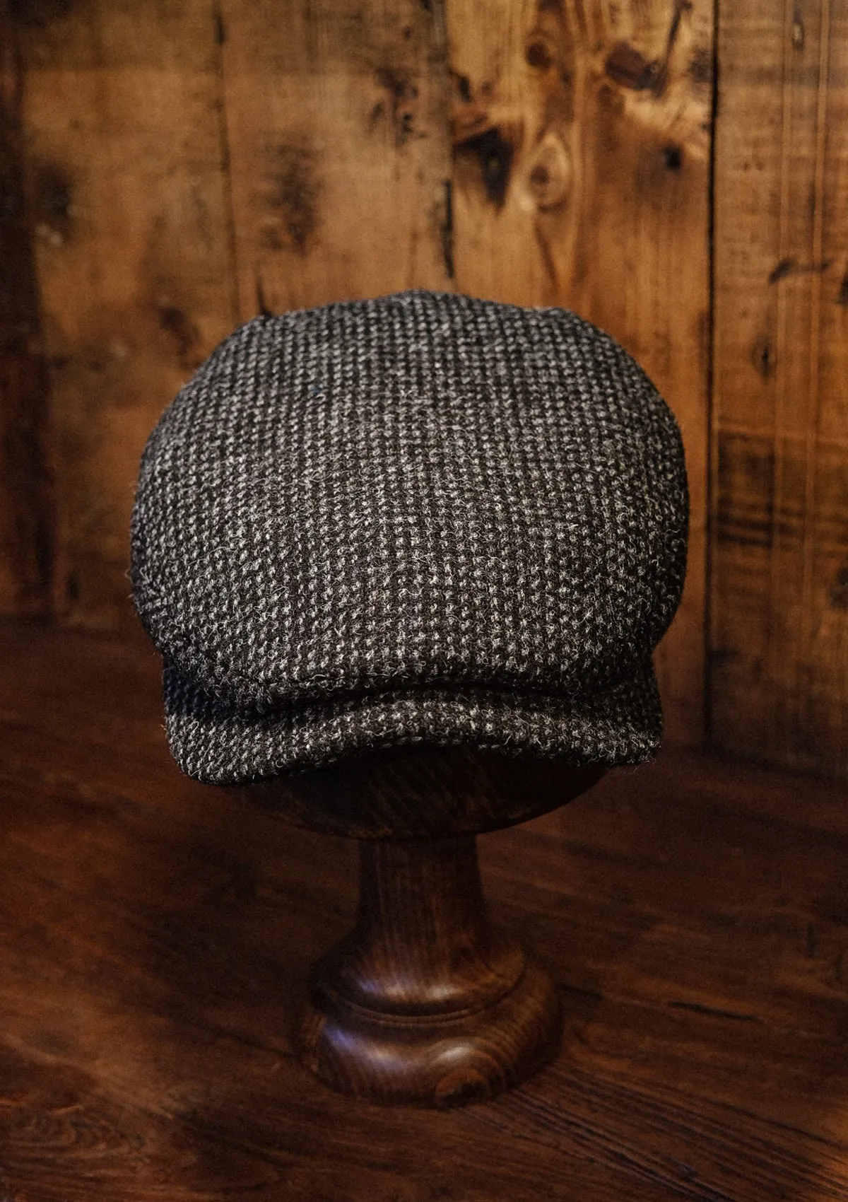 Geary Flat Cap - Dark Grey Harris Tweed