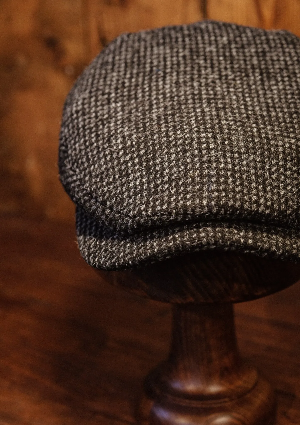 Geary Flat Cap - Dark Grey Harris Tweed