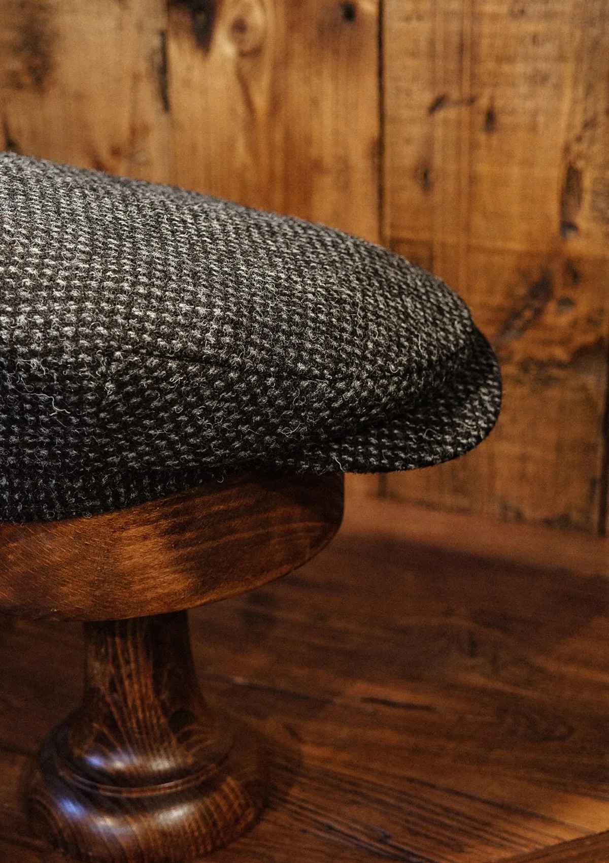 Geary Flat Cap - Dark Grey Harris Tweed