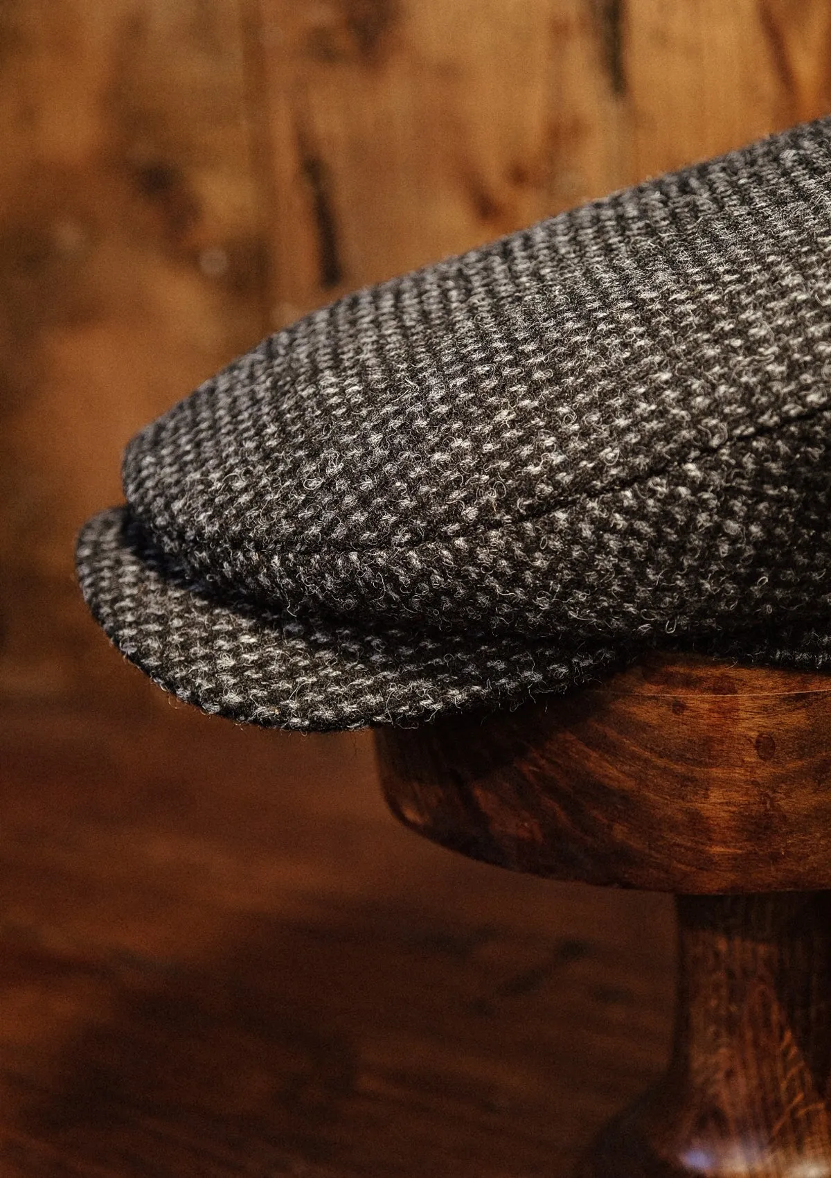 Geary Flat Cap - Dark Grey Harris Tweed