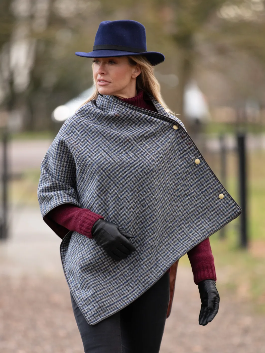 Tweed Shawl - Navy Houndstooth